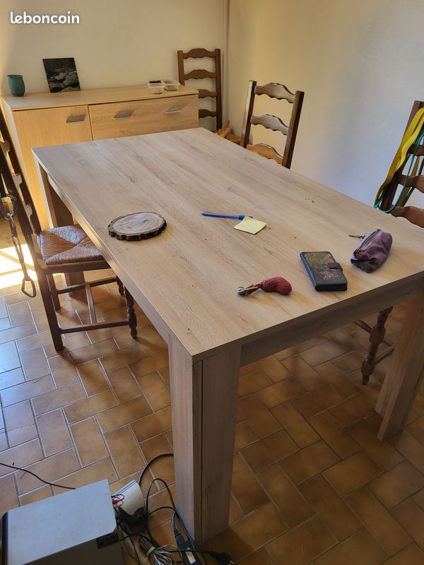 Table 4 a 6 personnes (image 1)