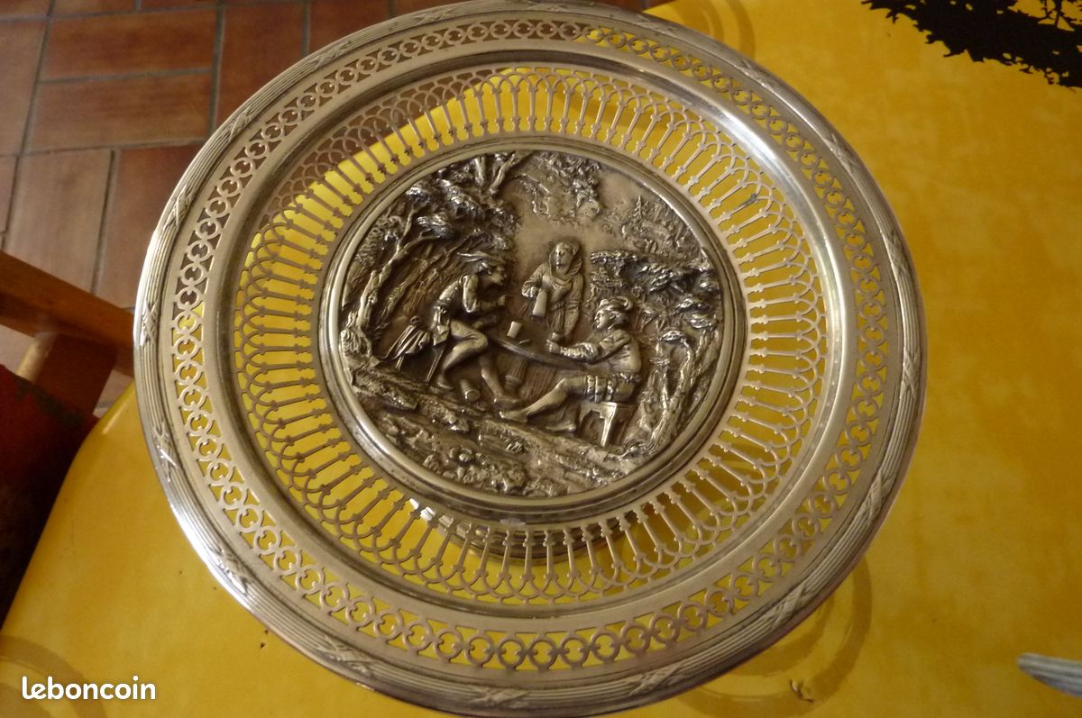 Superbe coupe montée scéne d'époque rubans croisés (image 1)