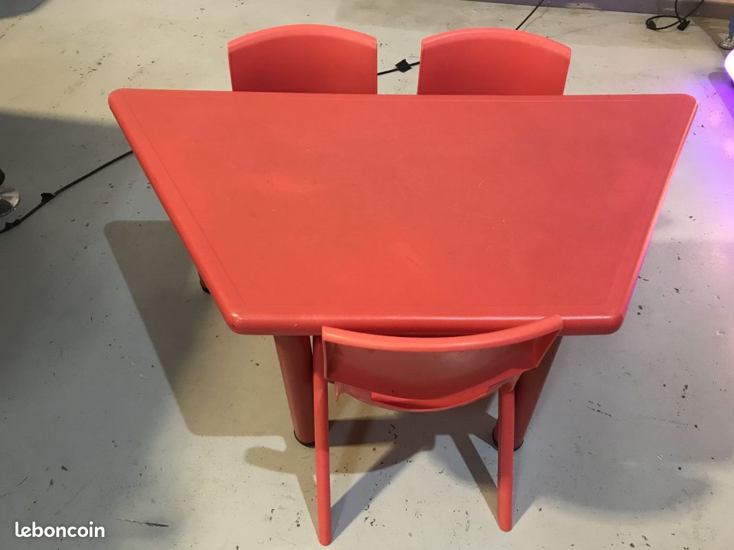 Table enfants avec chaises (image 2)