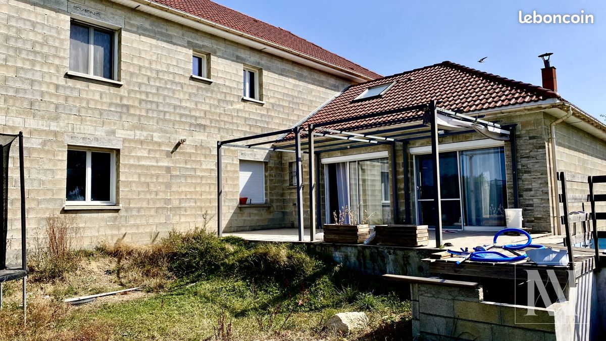 Maison 7 pièces 225 m² · à Crespy-le-Neuf · 225 m² · 216 000 €