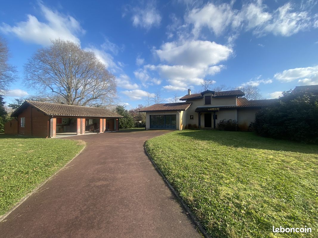 Maison 7 pièces 200 m² · à Mérignac · 200 m² · 785 000 €