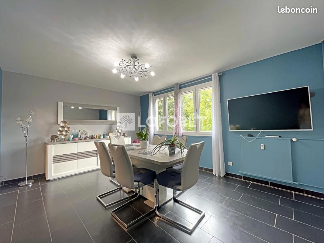 Appartement 3 pièces 63 m² · à Le Chambon-Feugerolles · 63 m² · 49 000 €