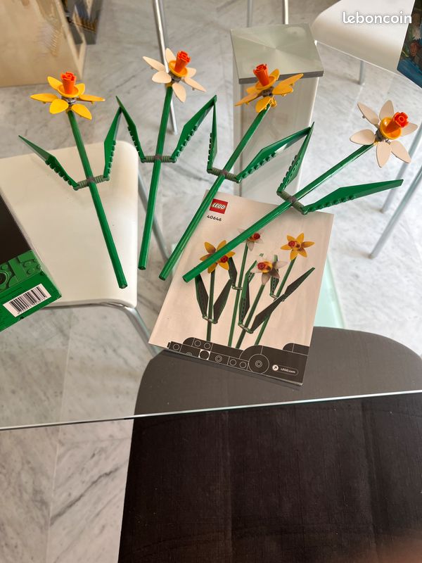 Lego botanical collection daffodils (image 1)