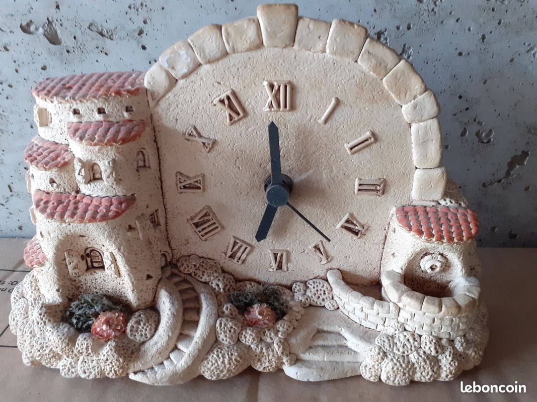 Horloge en pierre (image 1)