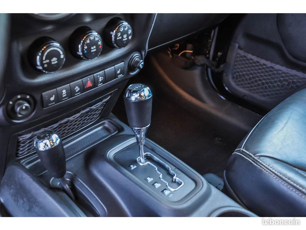 JEEP WRANGLER 3.6i - BVA 2016 Unlimited Sahara (image 18)