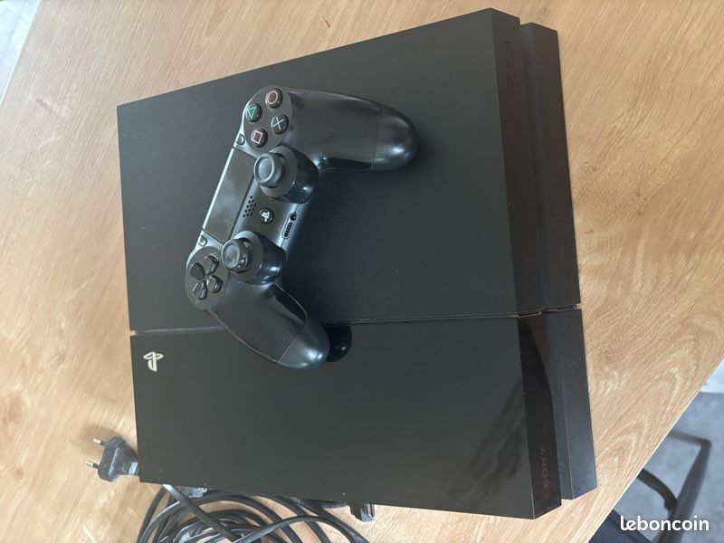 PS4 fonctionnelle + manette (image 1)