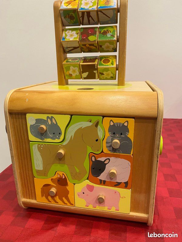 Cube d activité en bois nature et découverte (image 2)