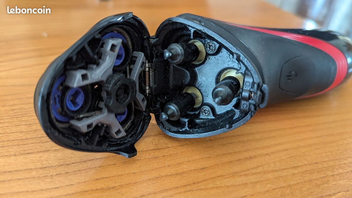 Rasoir électrique Philips 3 têtes Série 1000 (image 3)