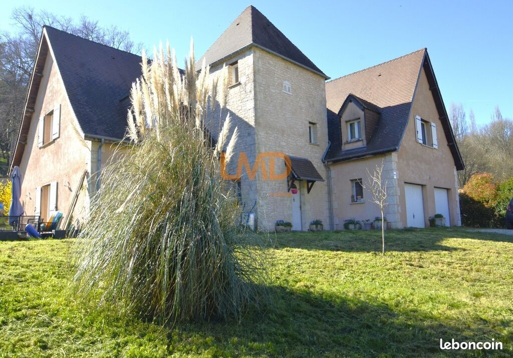 Maison 8 pièces 258 m² · à Coursac · 258 m² · 325 000 €