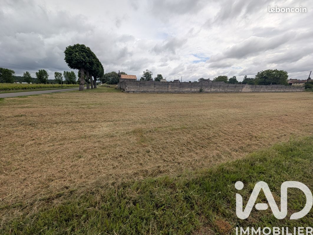 Terrain 810 m² · à Mosnac-Saint-Simeux · 810 m² · 31 579 €