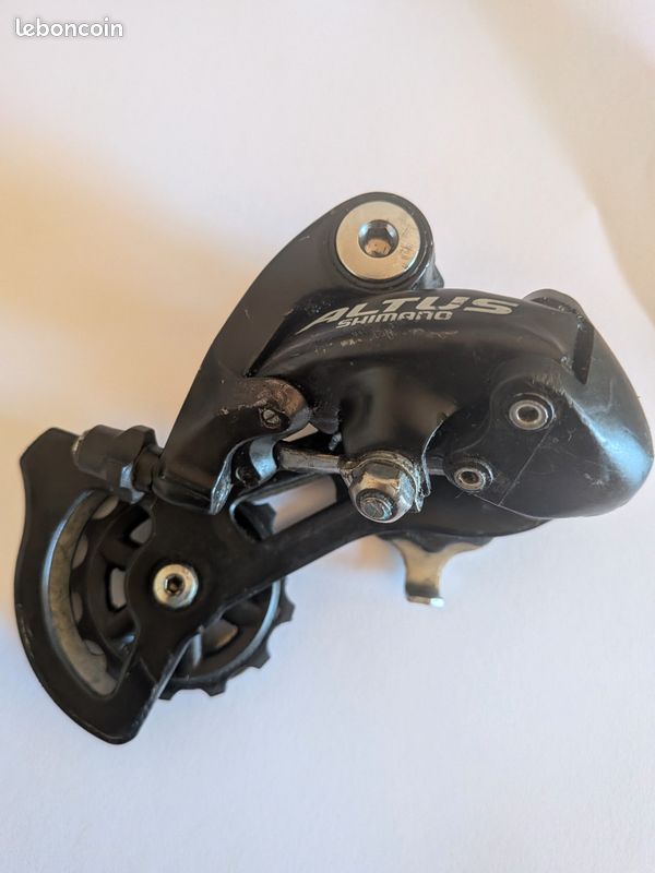 Dérailleur arrière vélo VTT vitesses SHIMANO ALTUS noir