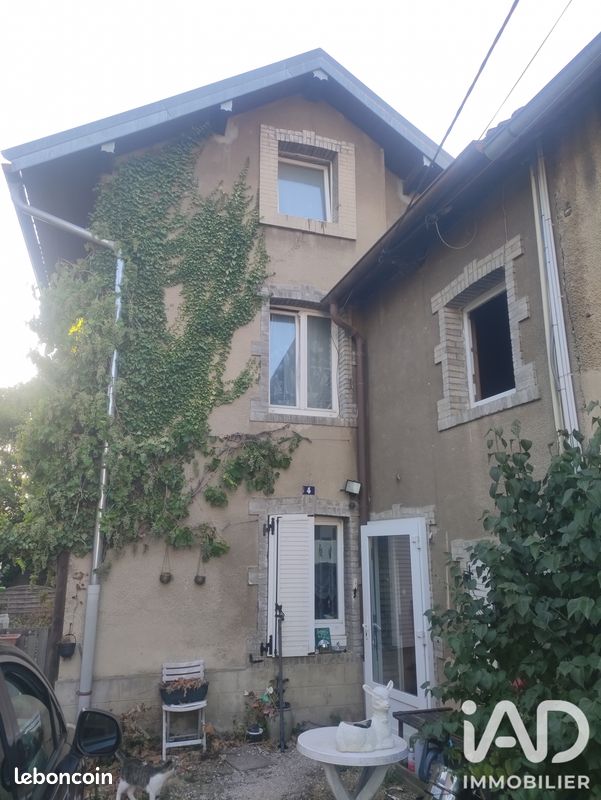 Maison 8 pièces 186 m² · à Saint-Maurice-Colombier · 186 m² · 179 000 €