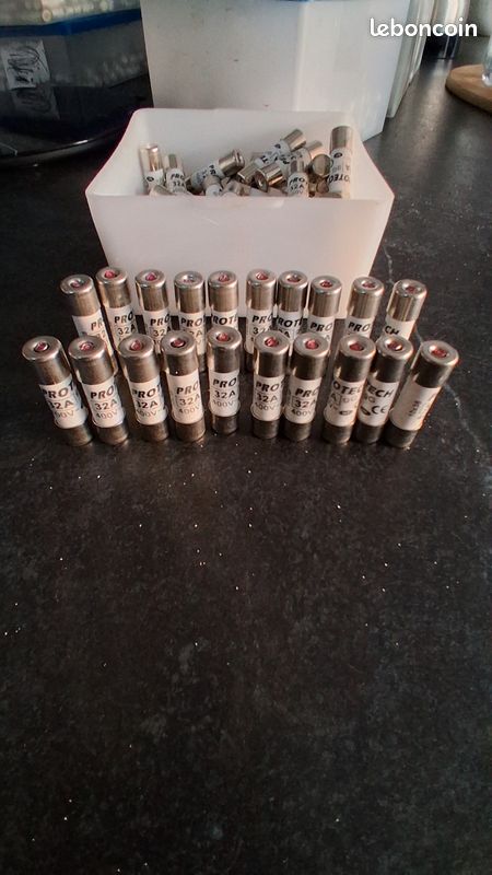 Lot de 20 fusibles ceramiques 32A a voyant (image 1)