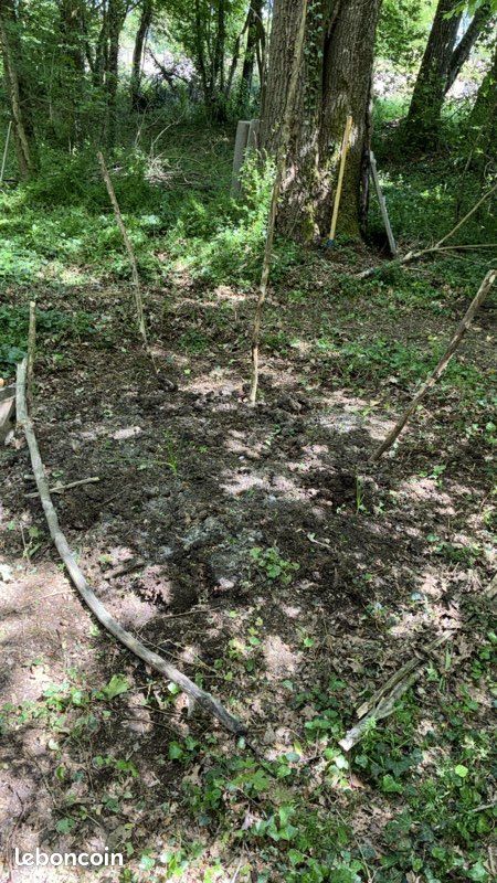 Terrain non constructible 5590m2 · à Bréhémont · 14 900 €