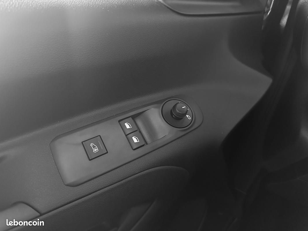 Citroën Berlingo VAN 3PL BLUEHDI 130CH -32% NEUF EAT8 S&S CARPLAY REGUL DAB FULL LED CABINE EXTENSO (image 29)