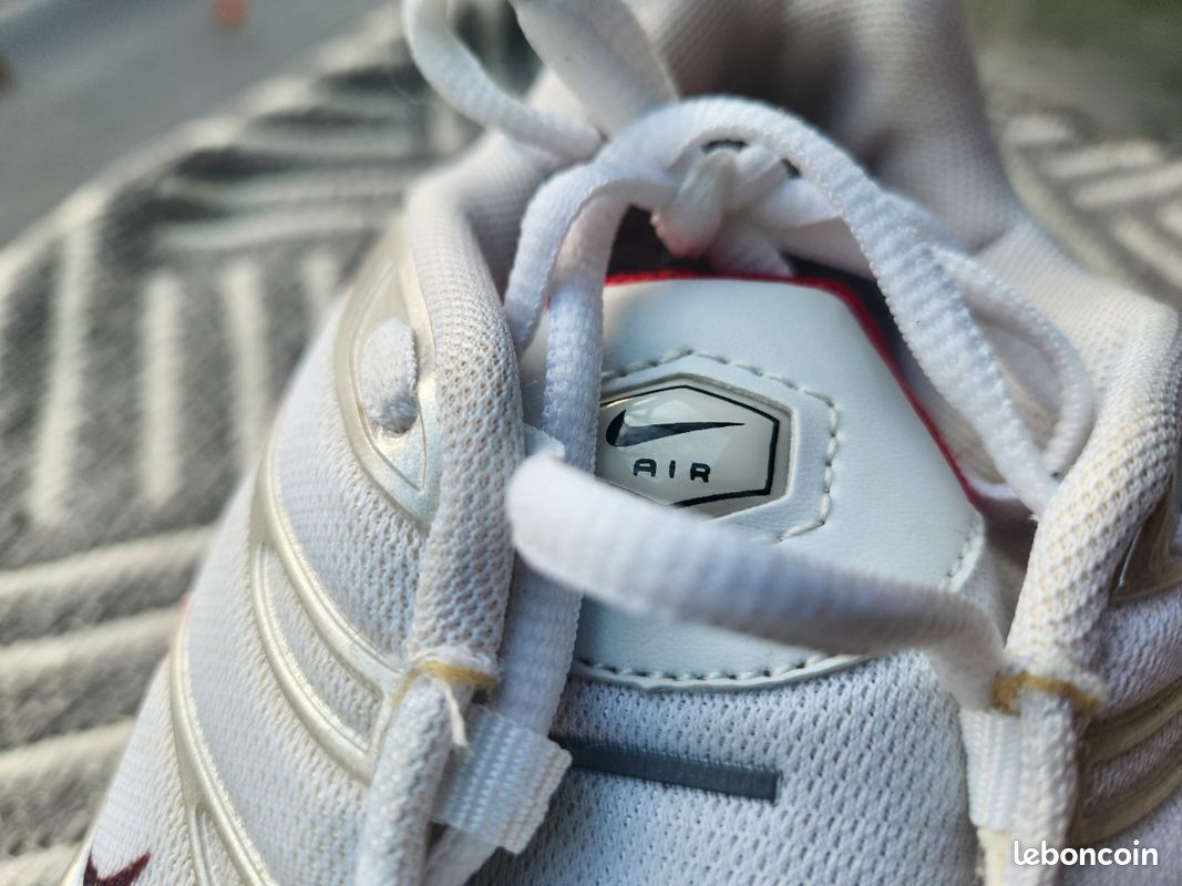 Baskets Nike Air Max TN3 Blanche Et Rouge Taille 44 - Bon État + 1 Paire De Chaussettes