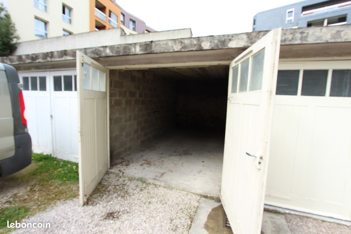 Parking/box DIJON · 90 €/mois