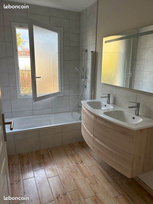 Maison 5 pièces 100 m² · à Lussac · 100 m² · 1 000 €/mois