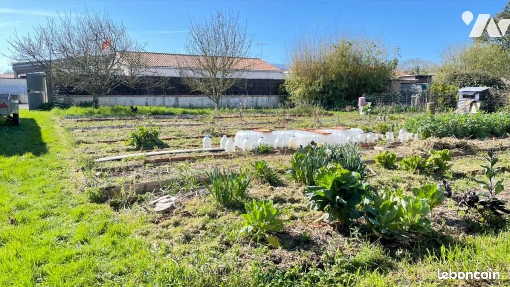 Terrain 360 m² · à Salles-sur-Mer · 360 m² · 147 000 €