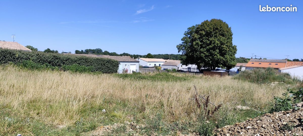 Terrain 686 m² · à Le Gua · 686 m² · 81 000 €