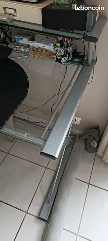 Bureau (image 2)