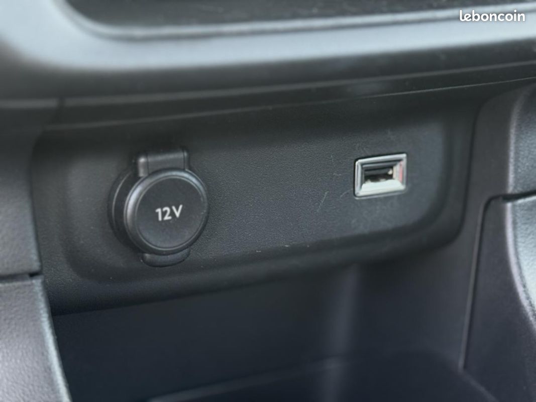 CITROEN C3 1.5 BlueHDi 100 S&S Shine Business (image 17)