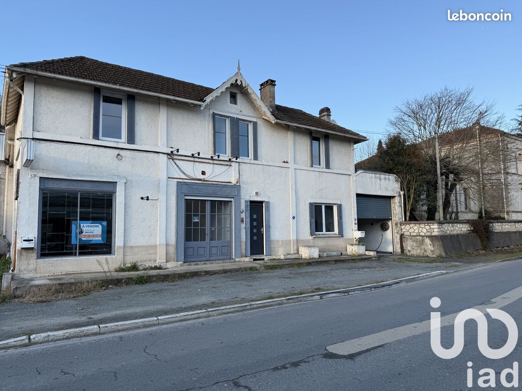 Maison 7 pièces 178 m² · à Dausse · 178 m² · 250 000 €