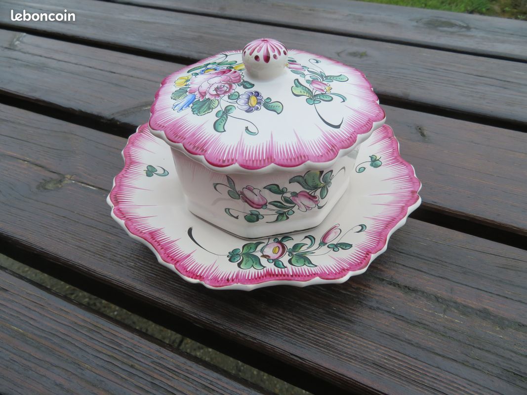 VINTAGE - Boîte/Bonbonnière en faïence avec sa soucoupe à décor de l'est - Strasbourg signé C.H(XXé) (image 1)
