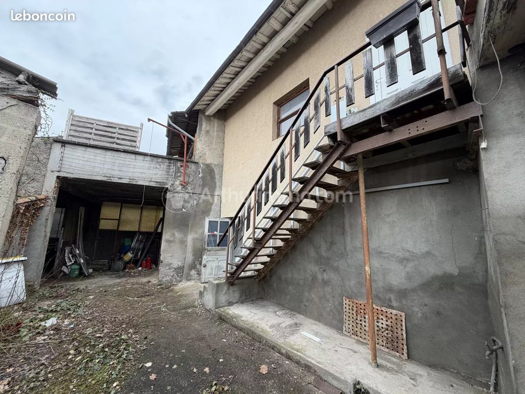 Immeuble 15 pièces 190 m² · à Pont-du-Château · 190 m² · 119 000 €