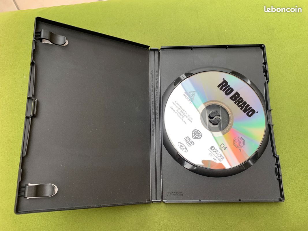 Lot de trois DVD : Rio Bravo, Règlement de comptes à OK Corral, La bataille de la Vallée du diable (image 4)