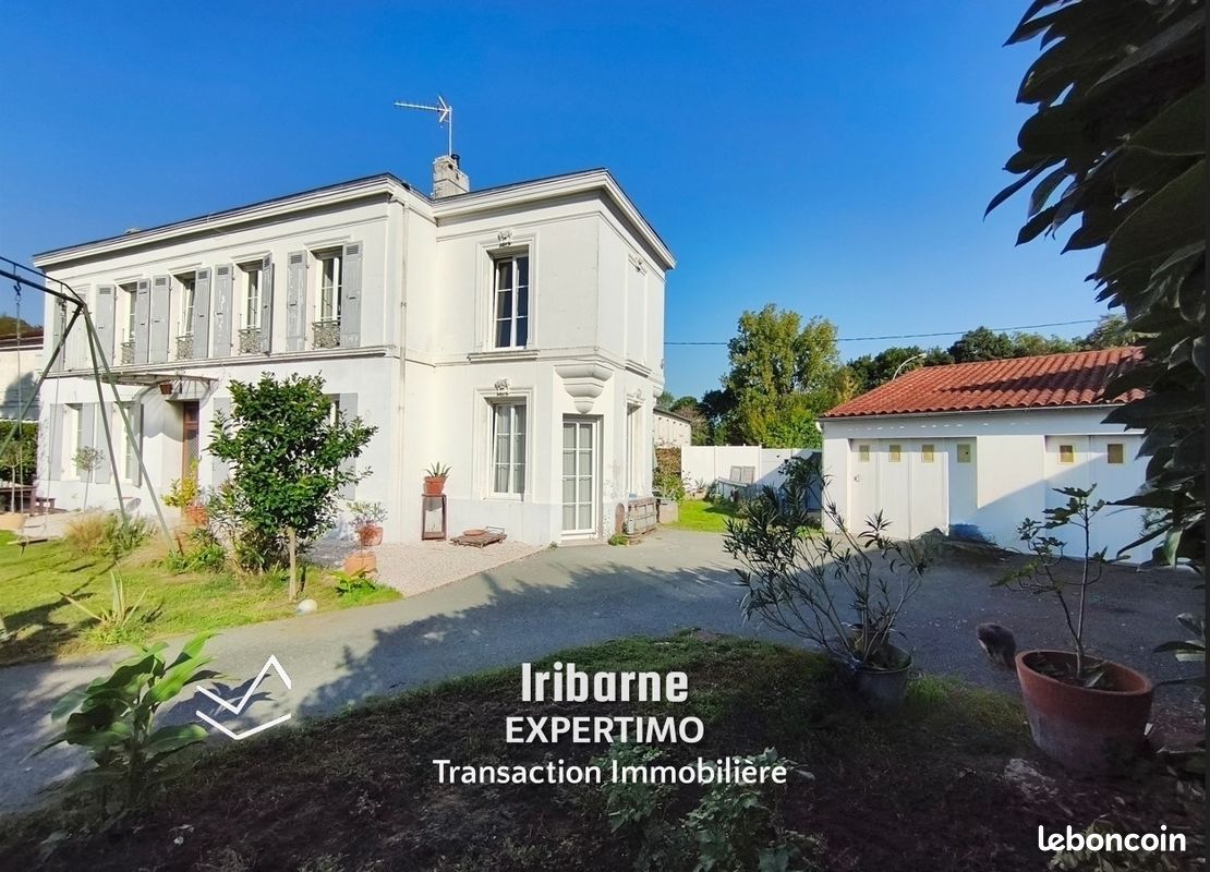 Maison 9 pièces 244 m² · à Saintes · 244 m² · 399 900 €