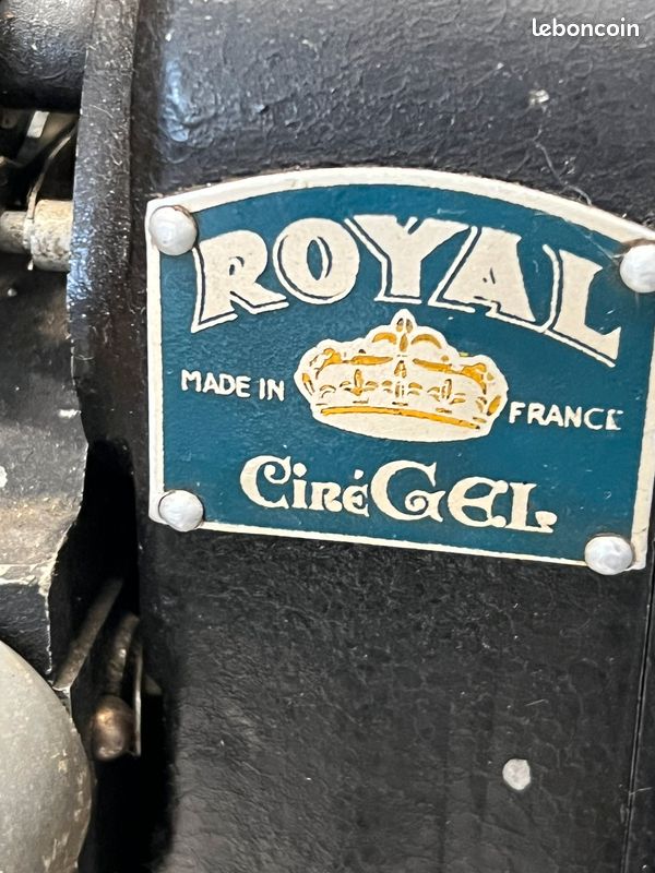 Projecteur De Cinéma Fixe ROYAL CINEGEL - Modèle LE MANS - Vintage Collection