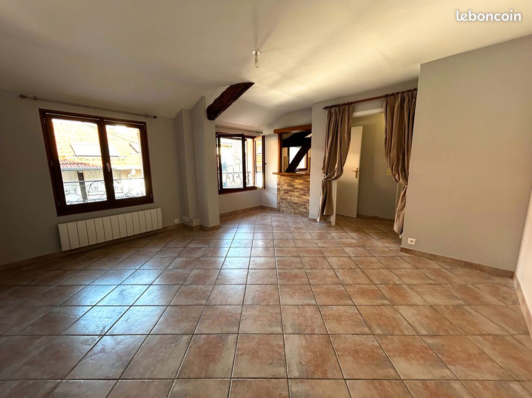 Appartement 2 pièces 46 m² · à Bièvres · 46 m² · 820 €