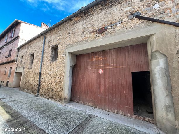 Parking/box 2 pièces 133 m²