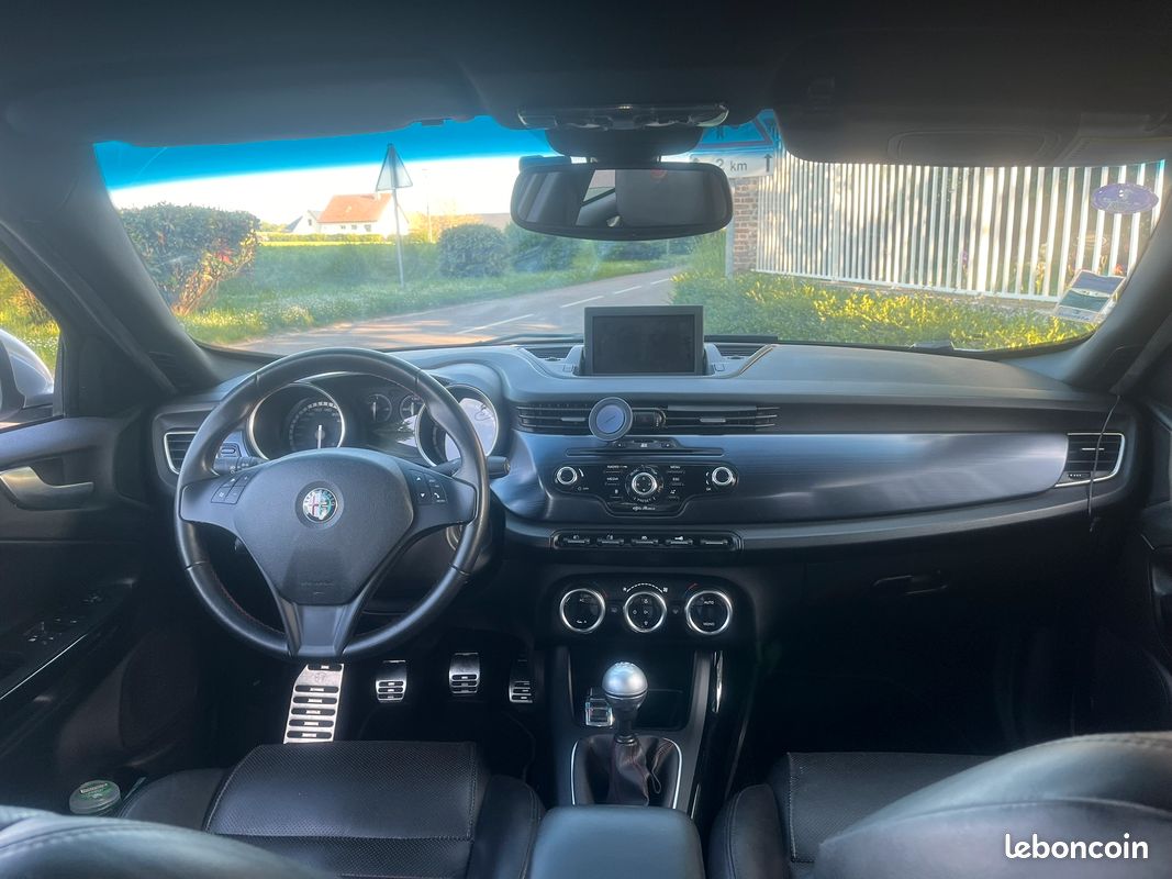 Alfa Romeo Giulietta 1.4 multiair 170 Sélective (image 2)