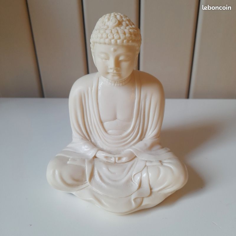 Bouddha sculpté (image 1)