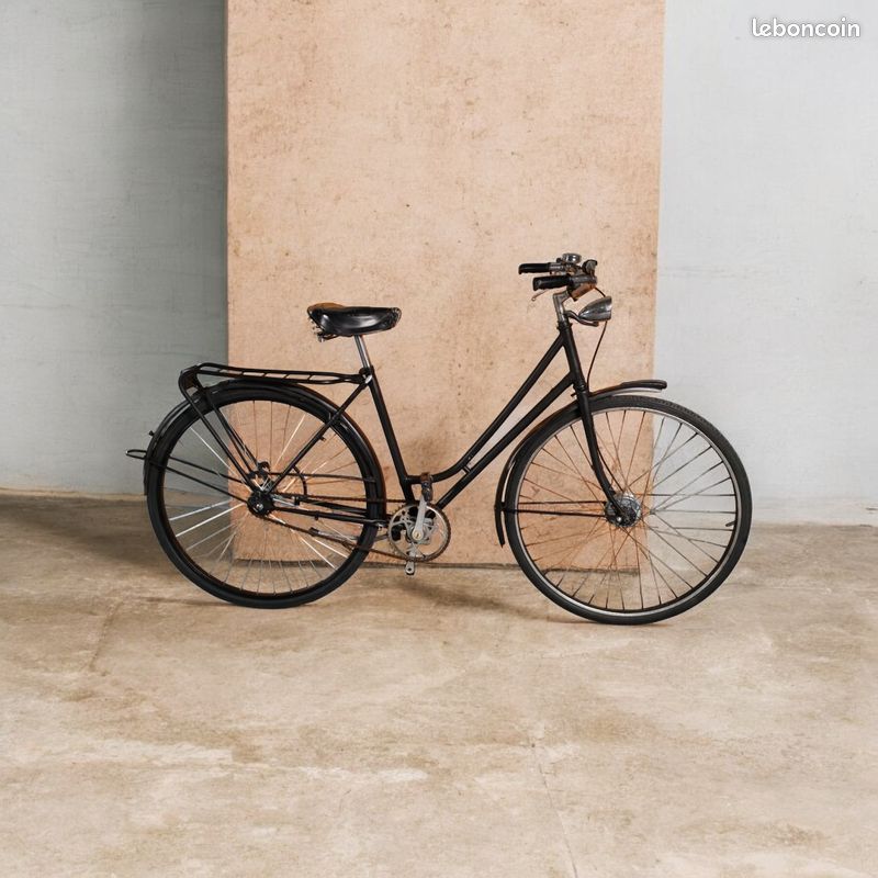 Vélo Ancien de Style Hollandais Femme