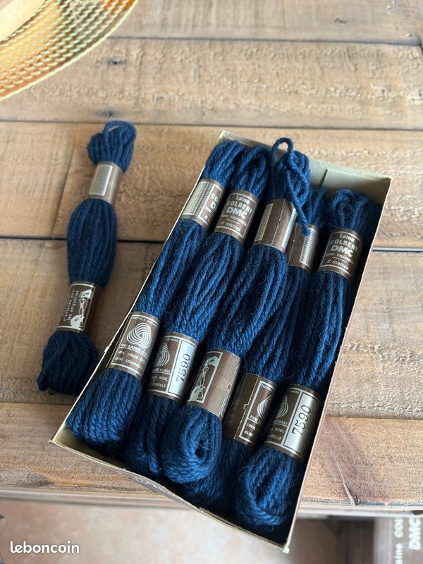 Carte Nuancier Laine Tapisserie DMC - 390 Nuances Avec Échantillons | Accessoire Indispensable Pour Broderie