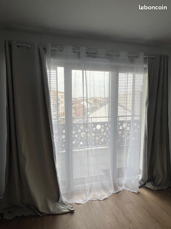 Lot 3 rideaux + barre+ support (image 1)