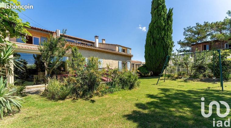 Villa 9 pièces 212 m²