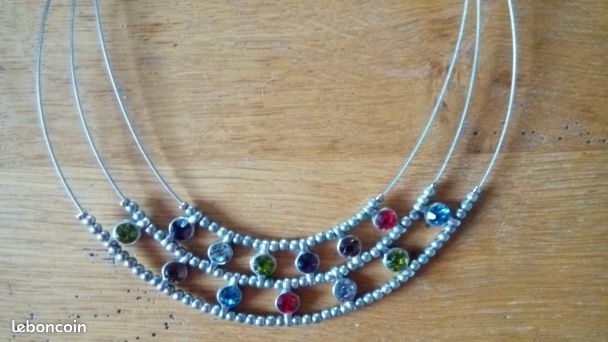 Collier rigide fantaisie ras de cou multicolore (image 1)
