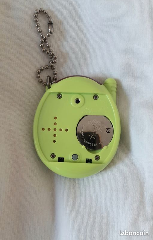 Tamagotchi Bandai 2004 - V1 Connection Pink Hearts (English EU
