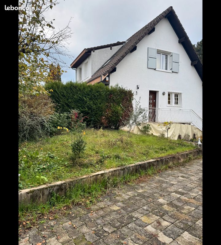 Appartement 4 pièces 100 m² · à Saint-Genis-Pouilly · 100 m² · 2 700 €/mois