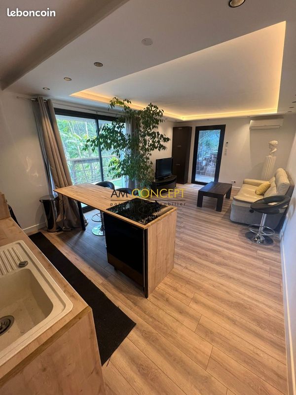 Maison 7 pièces 180 m² · à Contes · 180 m² · 690 000 €