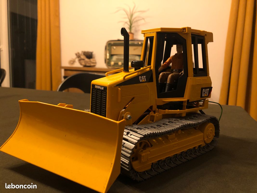 Bulldozer RC (image 1)