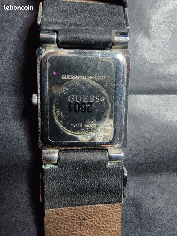 Montre femme GUESS bracelet cuir et brillants (image 3)