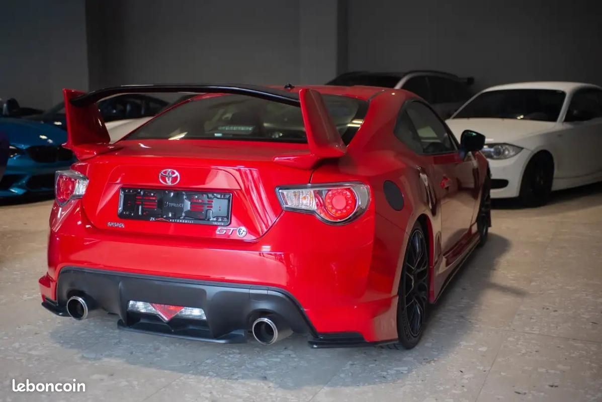 Toyota GT86 2.0 Aerokit | 200 ch BVM Kit carrosserie Aileron arrière Jantes alliage Écran multimédia (image 6)