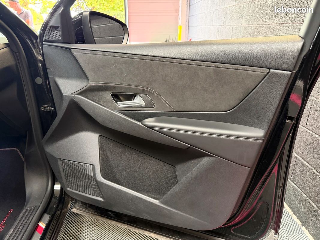 DS7 Crossback Performance Line 1.6 THP 225 EAT8 - Entretien suivi / Toit ouvrant / Attelage / CarPlay / Sellerie Cuir-Alcantara (image 23)