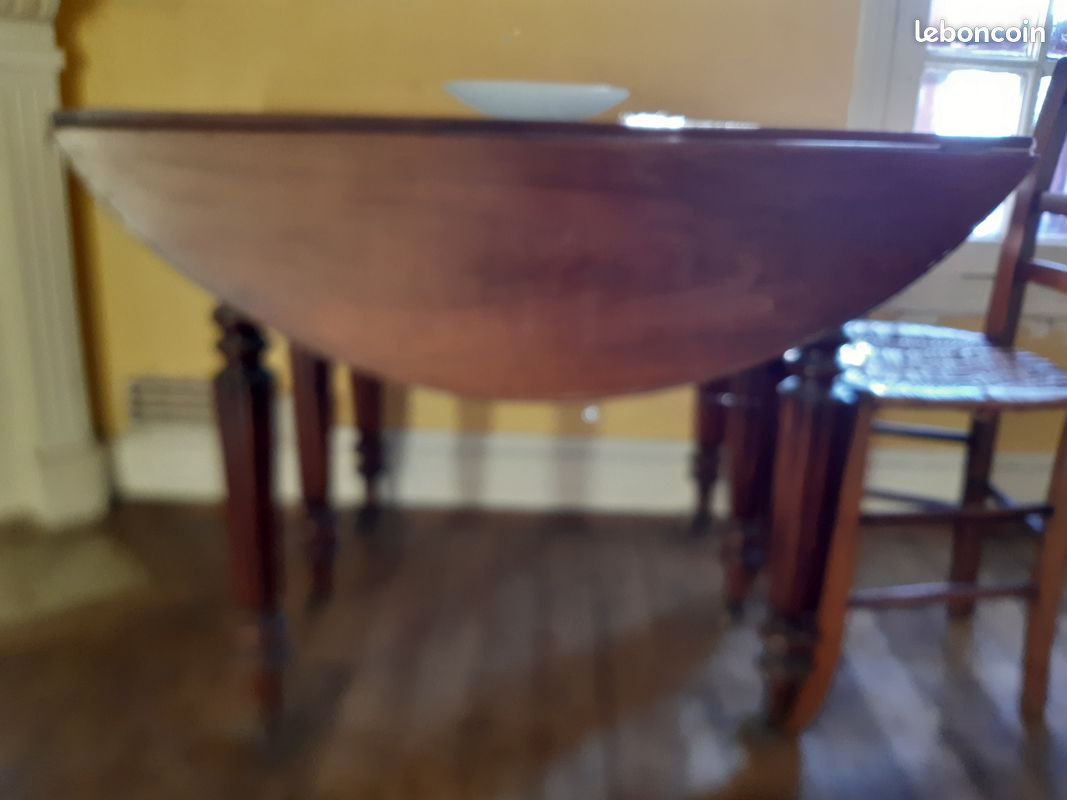 Table ronde 6 pieds a rabats (image 1)