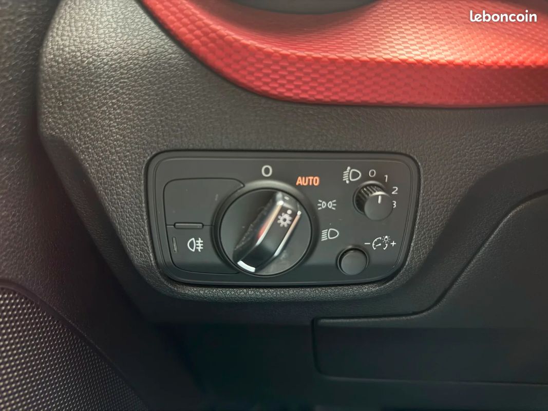 AUDI Q2 Q2 1.4 TFSI COD 150 ch S tronic 7 Design (image 23)